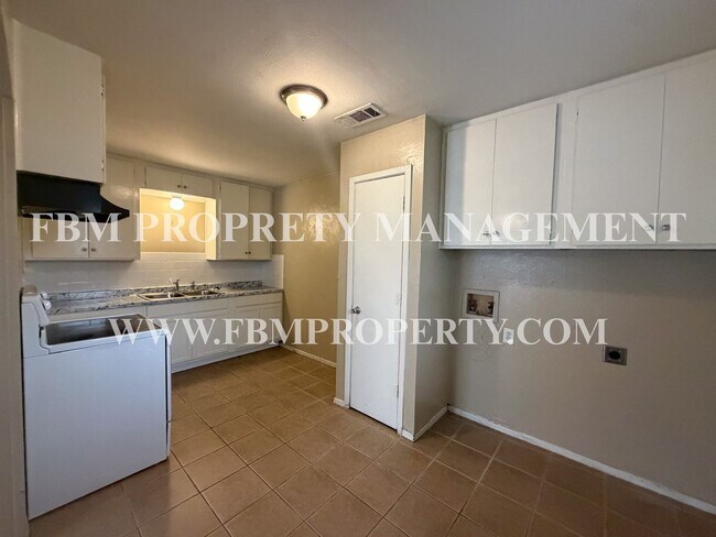 Building Photo - 3593 Ennis Ave