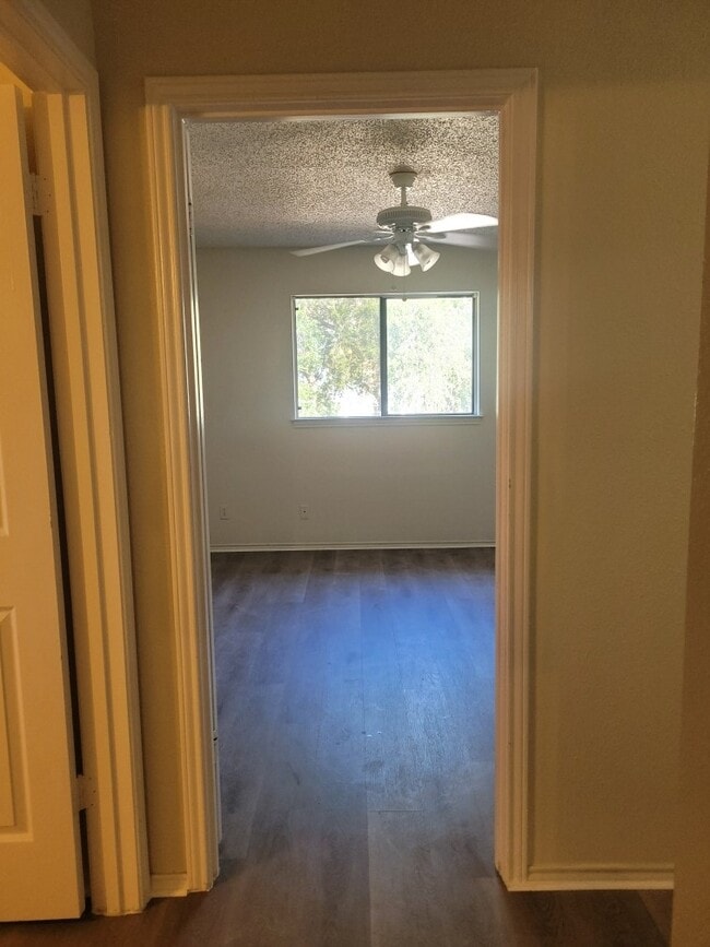 Building Photo - 17915 Summer Knoll Dr