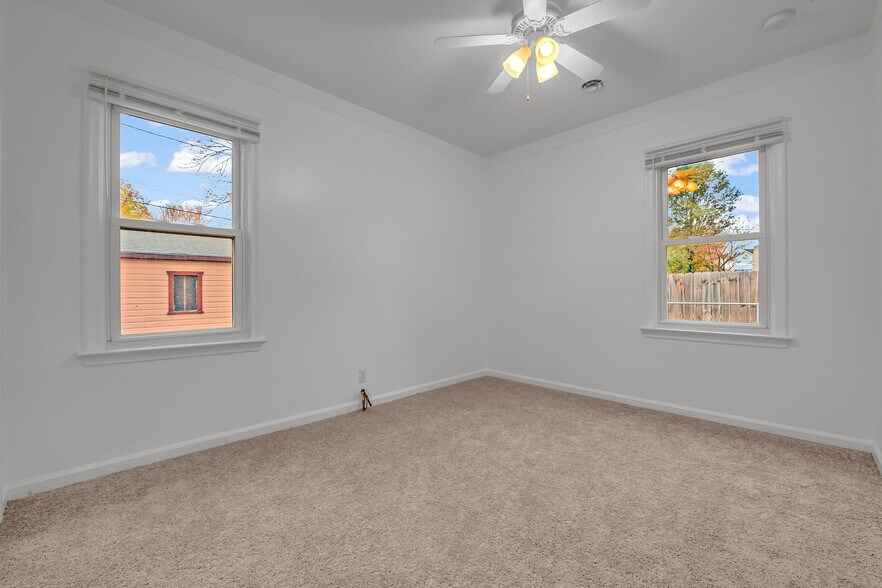 Building Photo - 1824 Wordsworth St