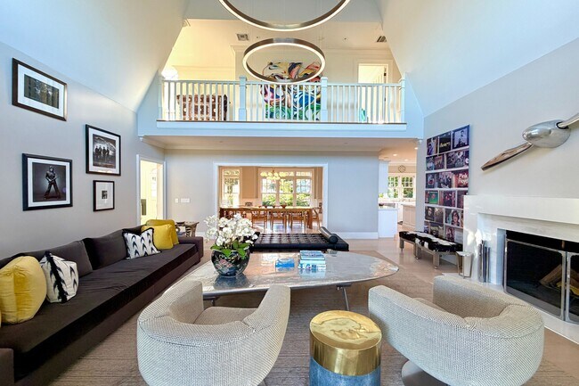 Building Photo - 262 Mecox Road