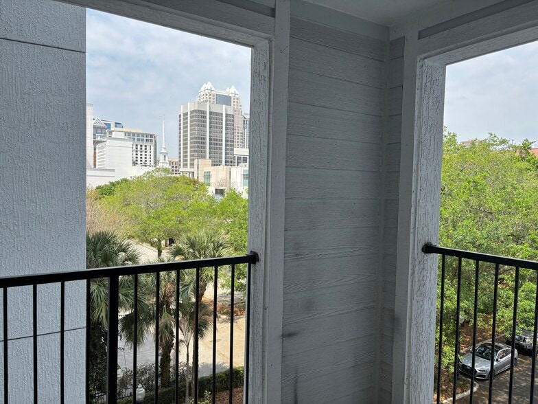 Building Photo - 206 E South St