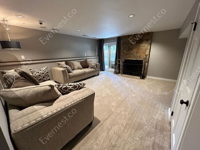 Building Photo - 4891 W Chippewa Dr