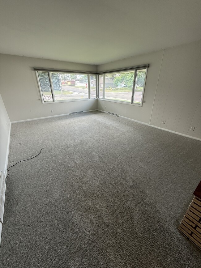 Building Photo - 3201 7th Ave S