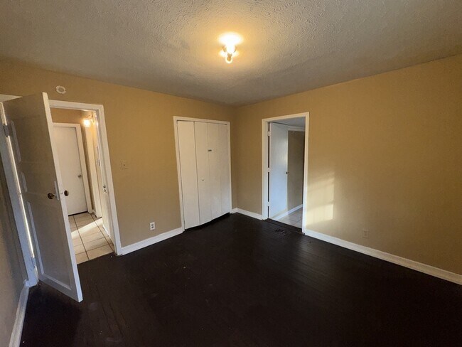 Building Photo - 2704 Shannon St