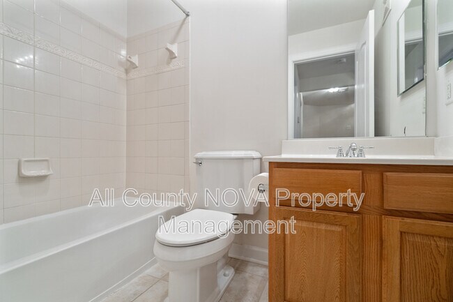 Building Photo - 3546 Carriage Walk Ln