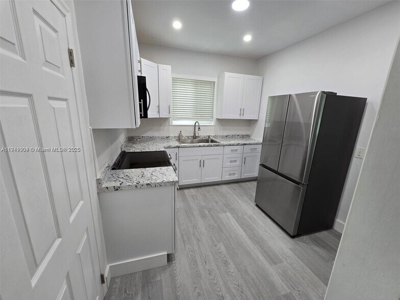 Building Photo - 1637 SW 17th St