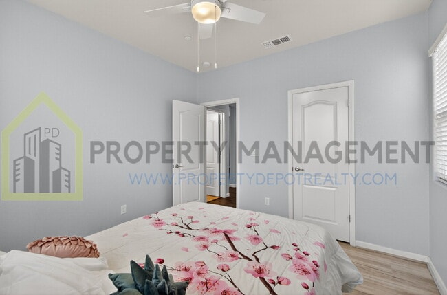 Building Photo - Spacious Elegance Awaits: 4-Bedroom Home with Hardwood Floors in Elk Grove!