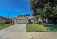 Building Photo - Lovely 3 Bedroom Home!