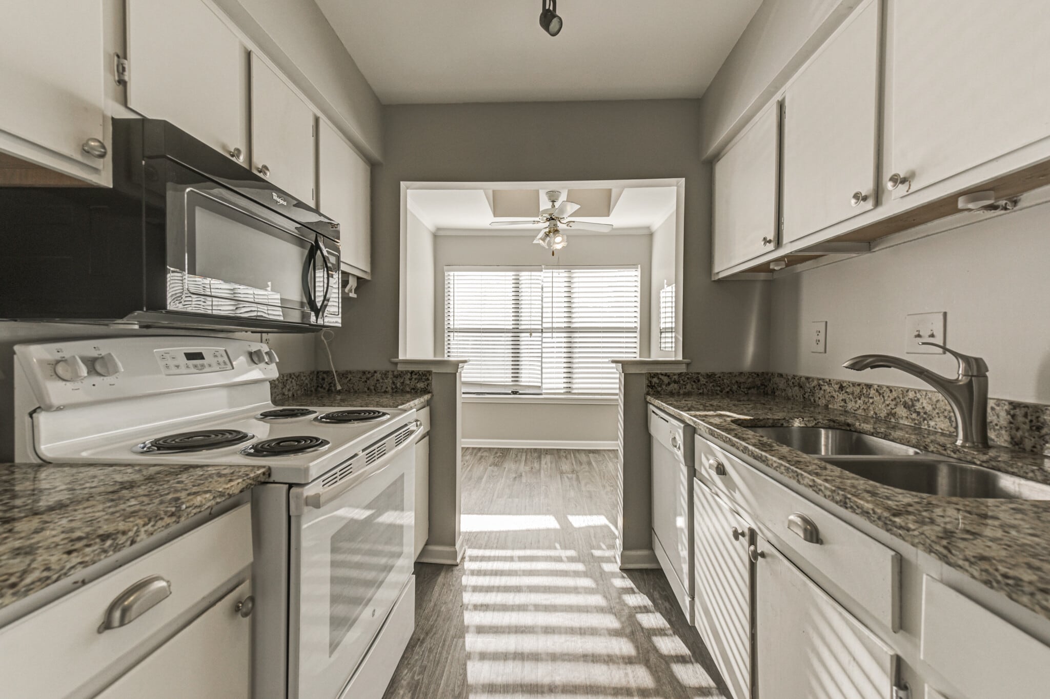 Building Photo - 1405 Huntingdon Chase
