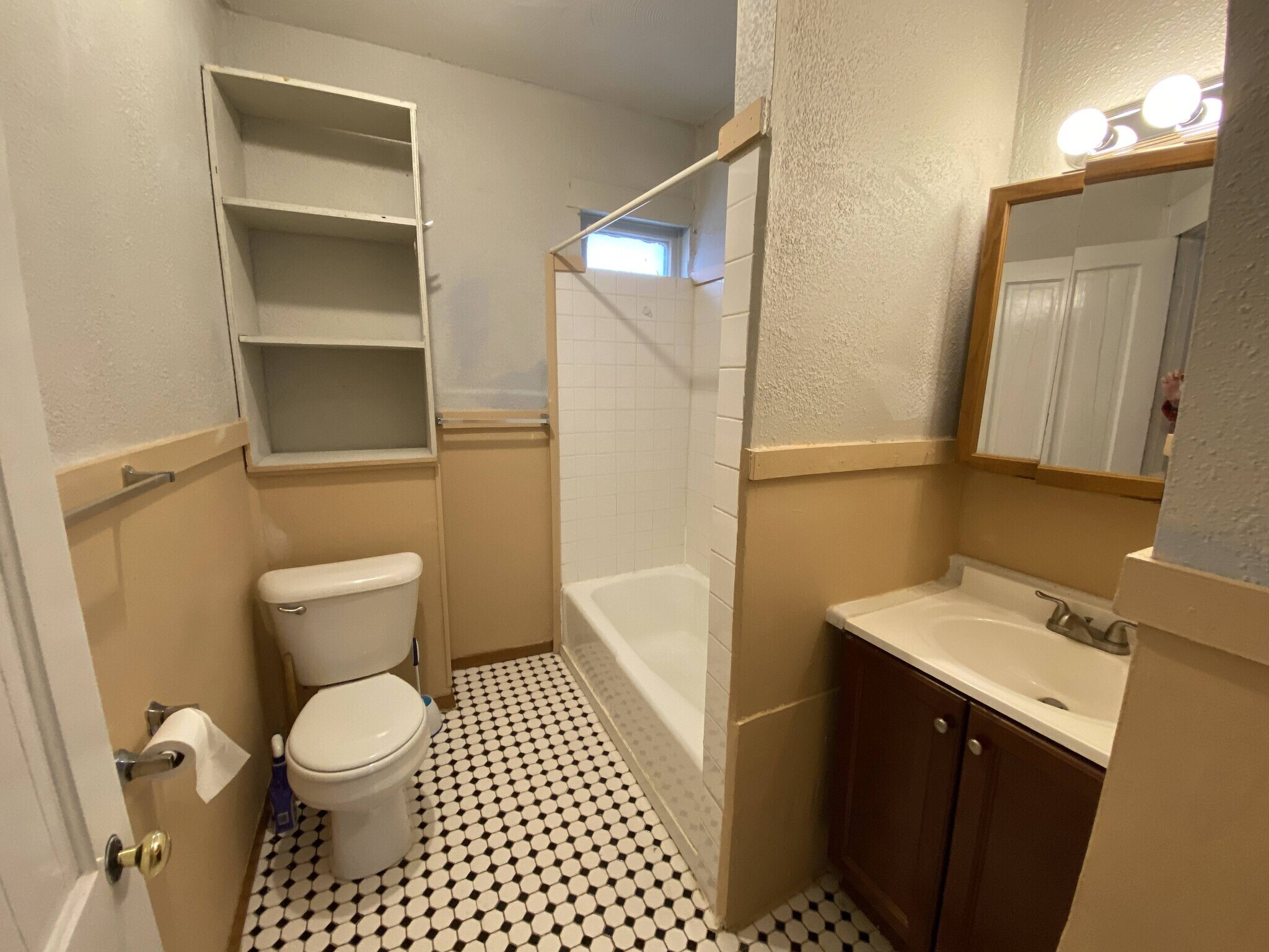 Building Photo - 416 8th St