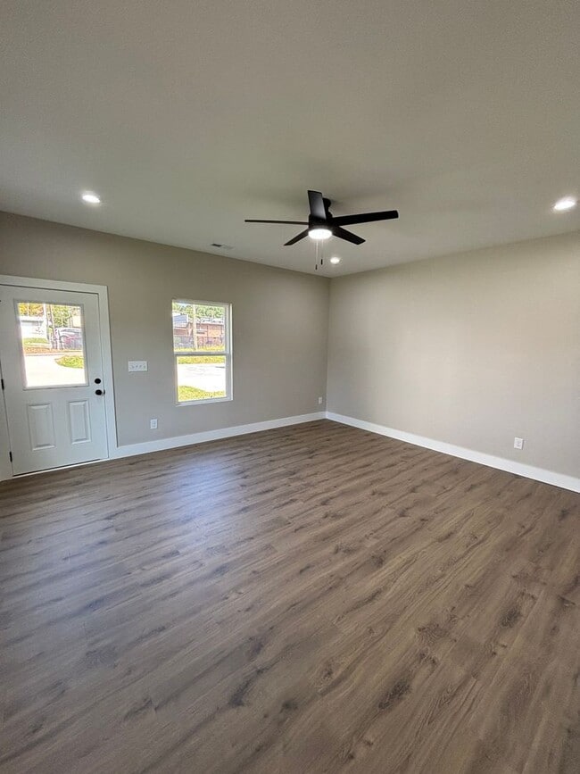 Building Photo - 3131 Linden Ave