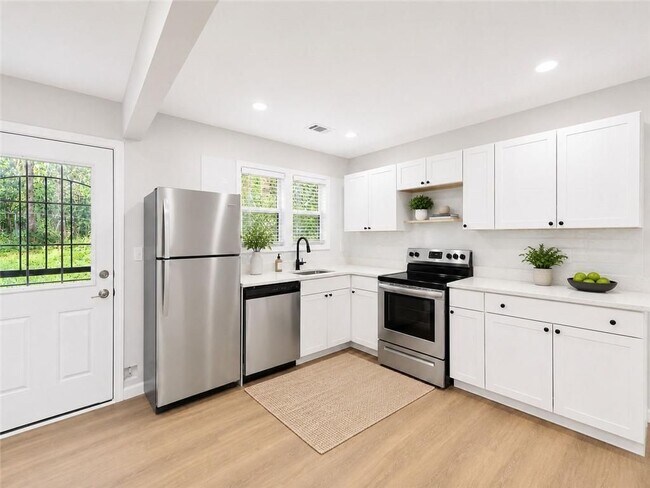 Building Photo - 1639 Bridgeport Dr NW