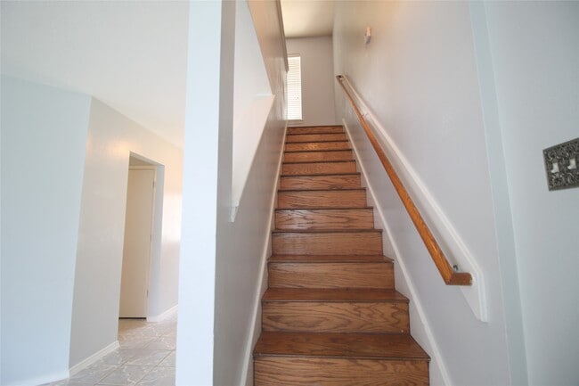 Building Photo - 6515 Bryant Park Ct