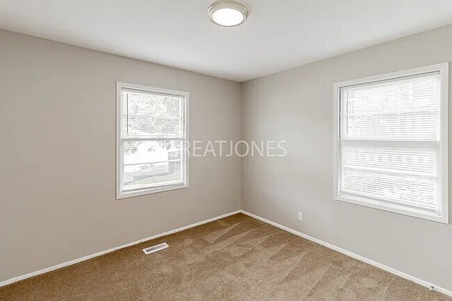Building Photo - 1248 Forest St