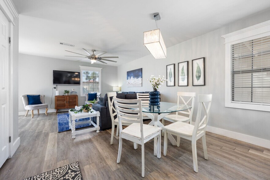 Building Photo - 17462 Front Beach Rd