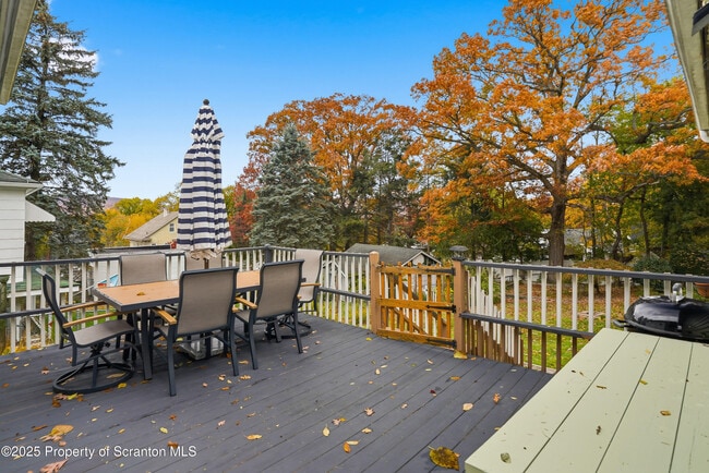 Building Photo - 123 William St