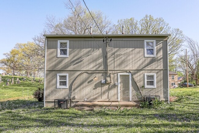 Building Photo - 831 Stewart Ave