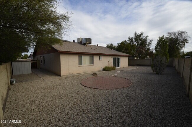 Building Photo - 2107 W El Alba Way