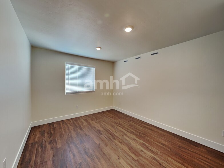 Building Photo - 6646 Spriggel St