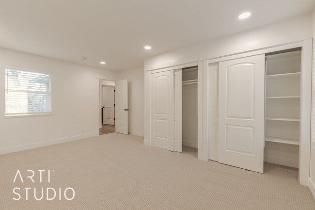 Building Photo - "Stunningly Remodeled 4-Bedroom, 3-Bathroo...