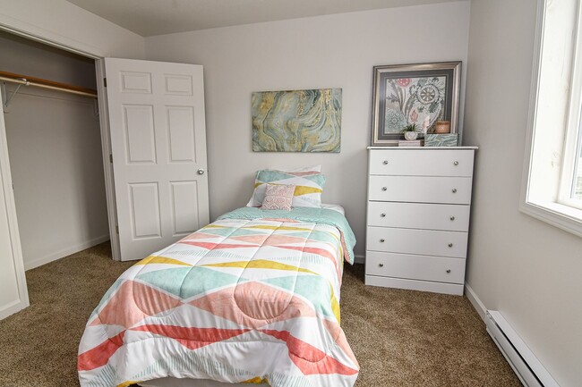 Building Photo - 2 Bedroom, Single-story Townhomes for rent...