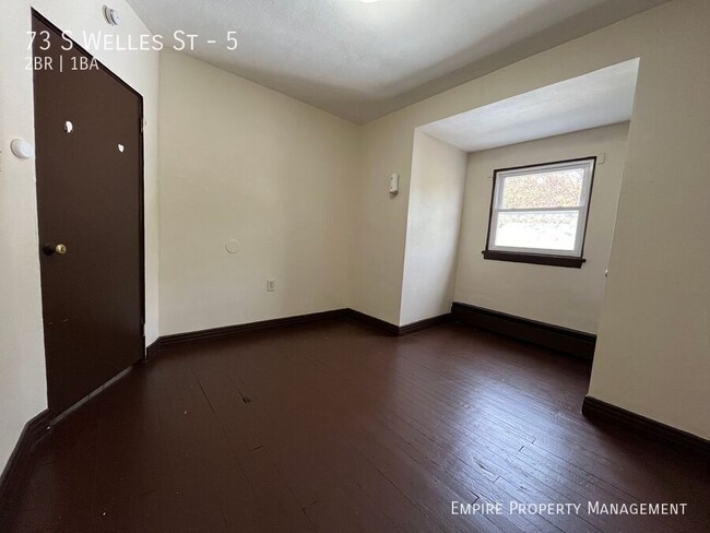 Building Photo - Under New Management! 2 bedroom/ 1 bathroo...