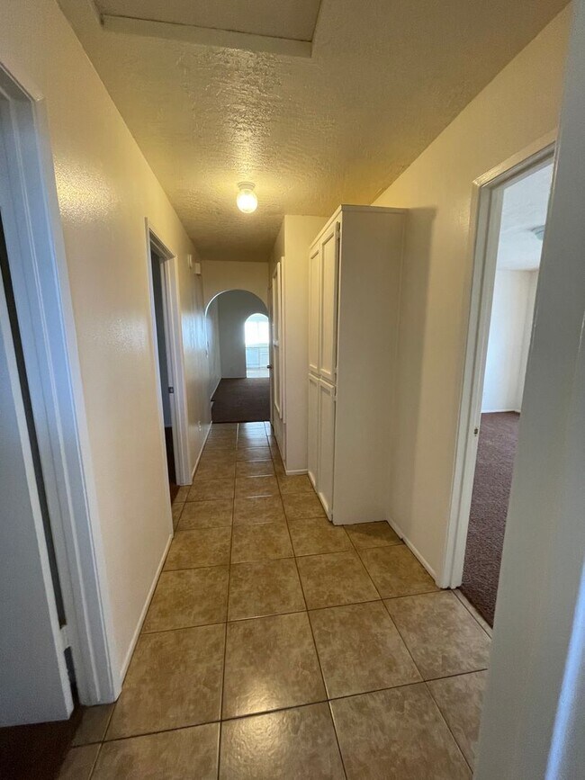 Building Photo - Hesperia-Refurbished- 3 Bedrooms, 2 Bathro...