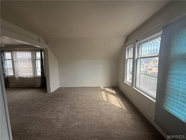 Building Photo - 216 Newburgh Ave