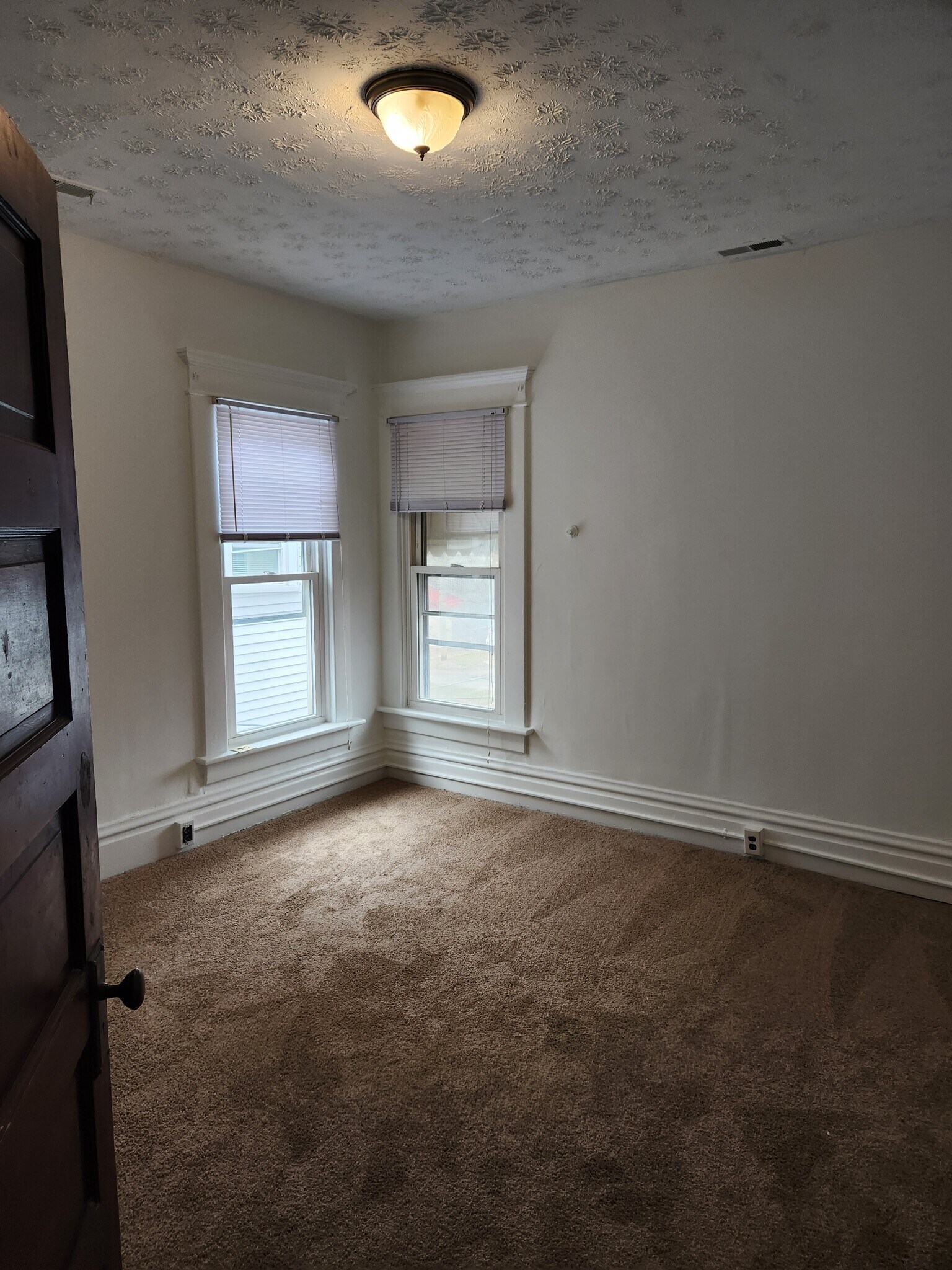 Back bedroom - 71 Martin Ave