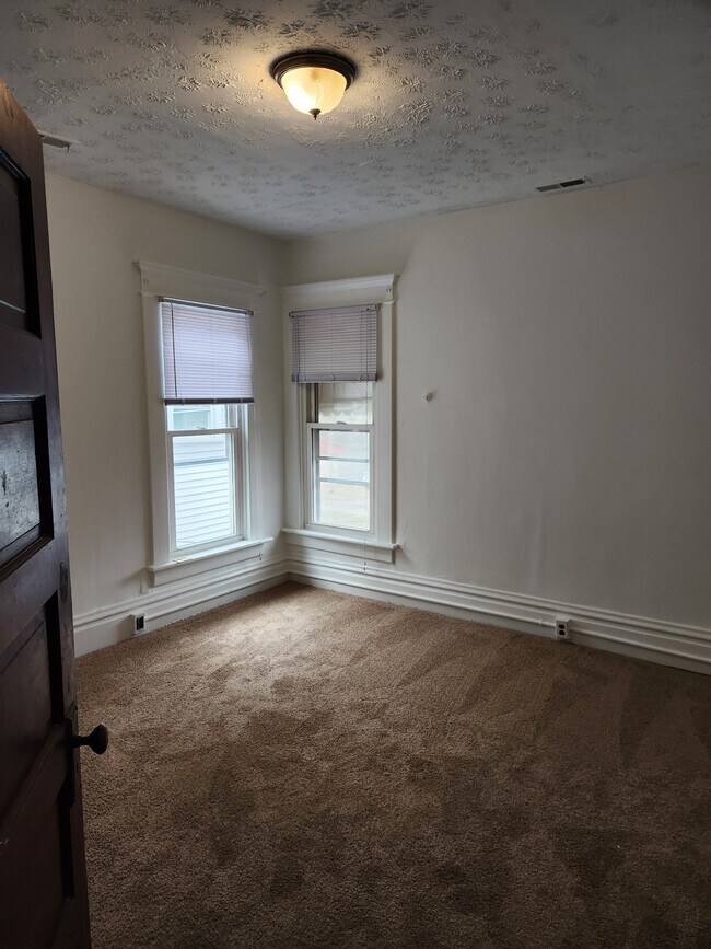 Back bedroom - 71 Martin Ave