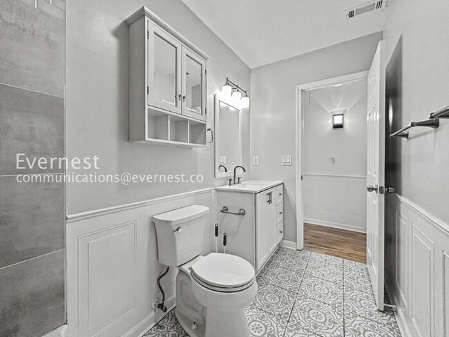 Building Photo - 1065 Fair St SW