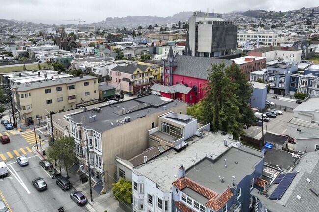 Building Photo - 1076 S Van Ness Ave