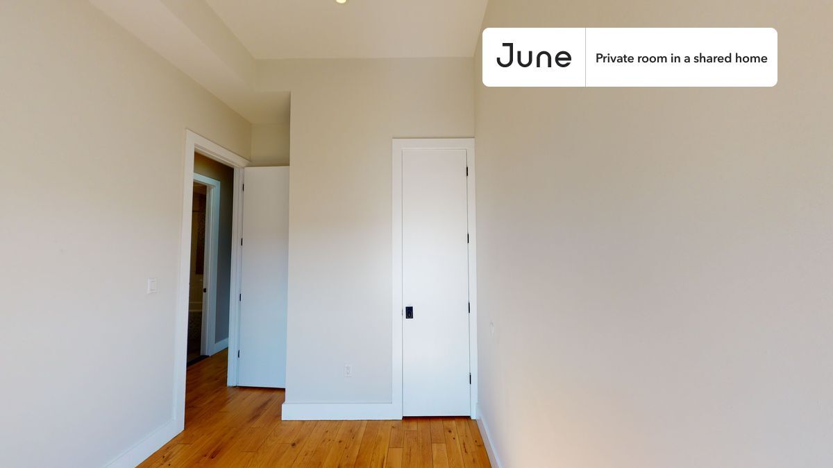 Building Photo - Private bedroom in 5 bed/2 bath Home