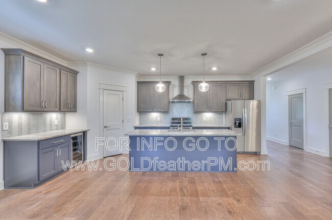 Building Photo - 253 Riverside Dr