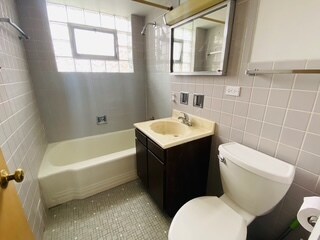 Building Photo - 4925 Greenwood St