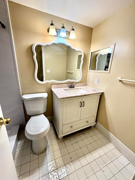 Building Photo - 39 Waltham B