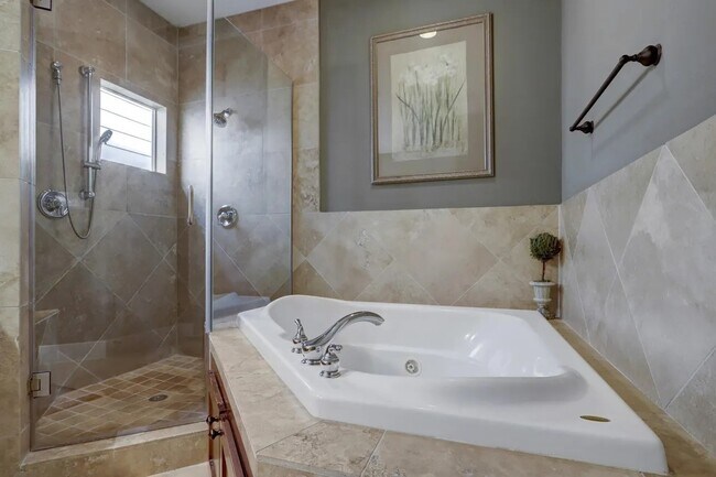 Building Photo - 4410 Dickson St