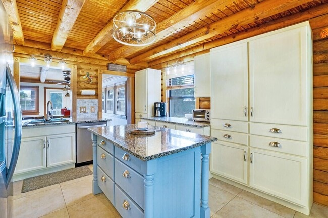 Building Photo - 13050 Marcella Blvd