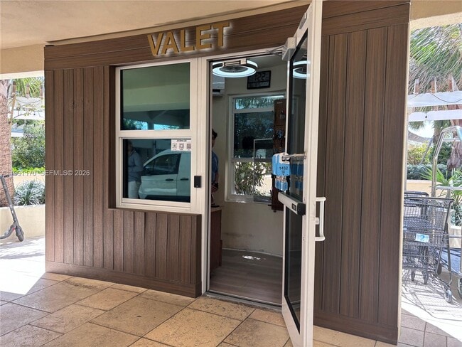 Building Photo - 400 South Pointe Dr