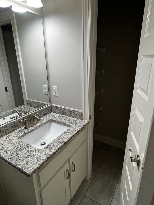 Building Photo - Custom Built home in a quiet subdivision