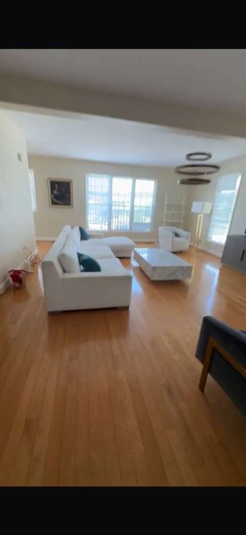 Building Photo - 3 BEDROOM HOME RENOVATED!