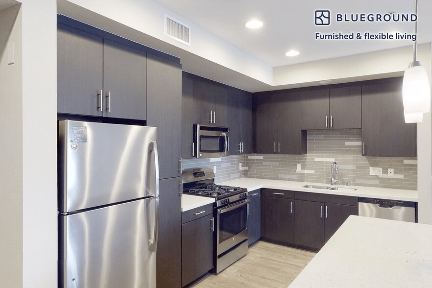 Building Photo - 121 E Rte 66