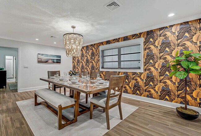 Building Photo - 532 N Palmway