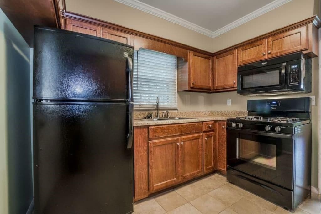 Building Photo - 817 Gertrude Pl NW