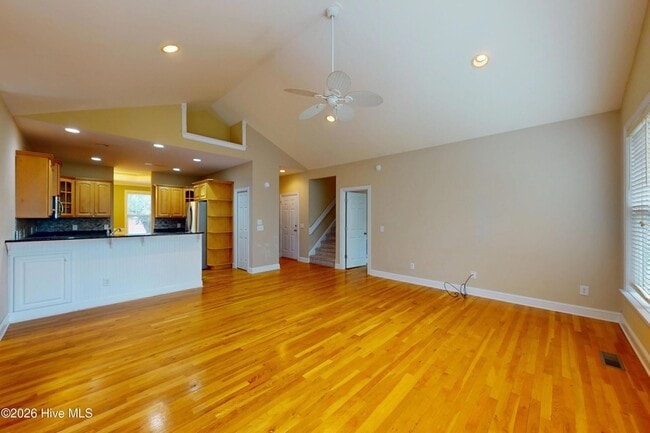 Building Photo - 3 Shenecossett Ln