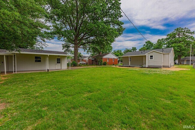 Building Photo - 1628 E Blackford Ave