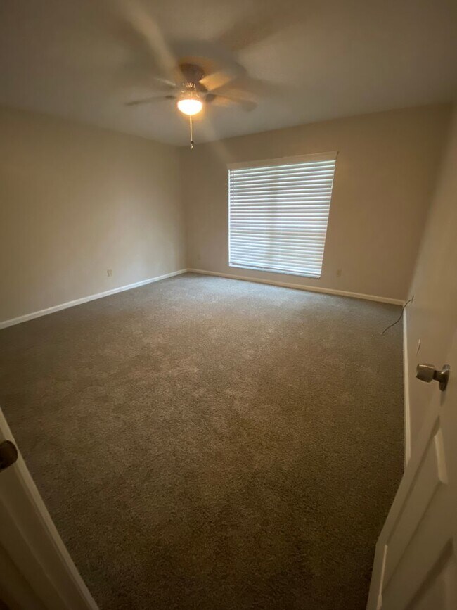Building Photo - 3701 Bentley Dr