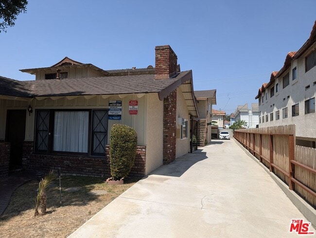Building Photo - 307 N Curtis Ave