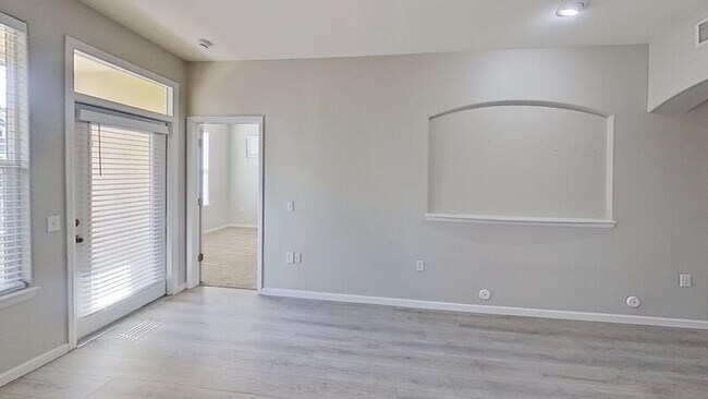 Building Photo - 1747 N Pearl St