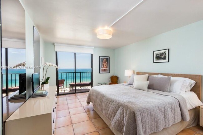 Building Photo - 2625 Collins Ave